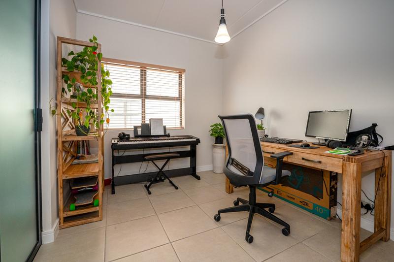 To Let 2 Bedroom Property for Rent in Sandown Western Cape